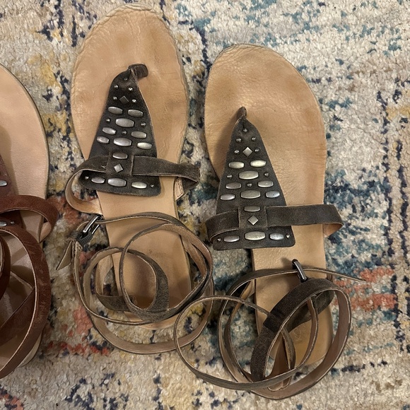 2 pairs of Koolaburra distressed leather ankle wrap sandals size 9. - Picture 3 of 12